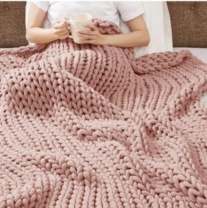 Madison Park Pink Chunky Knit Blanket
